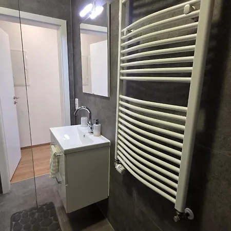 Modernes 3-zimmer-apartment Mit Separatem Eingang * Donauwörth